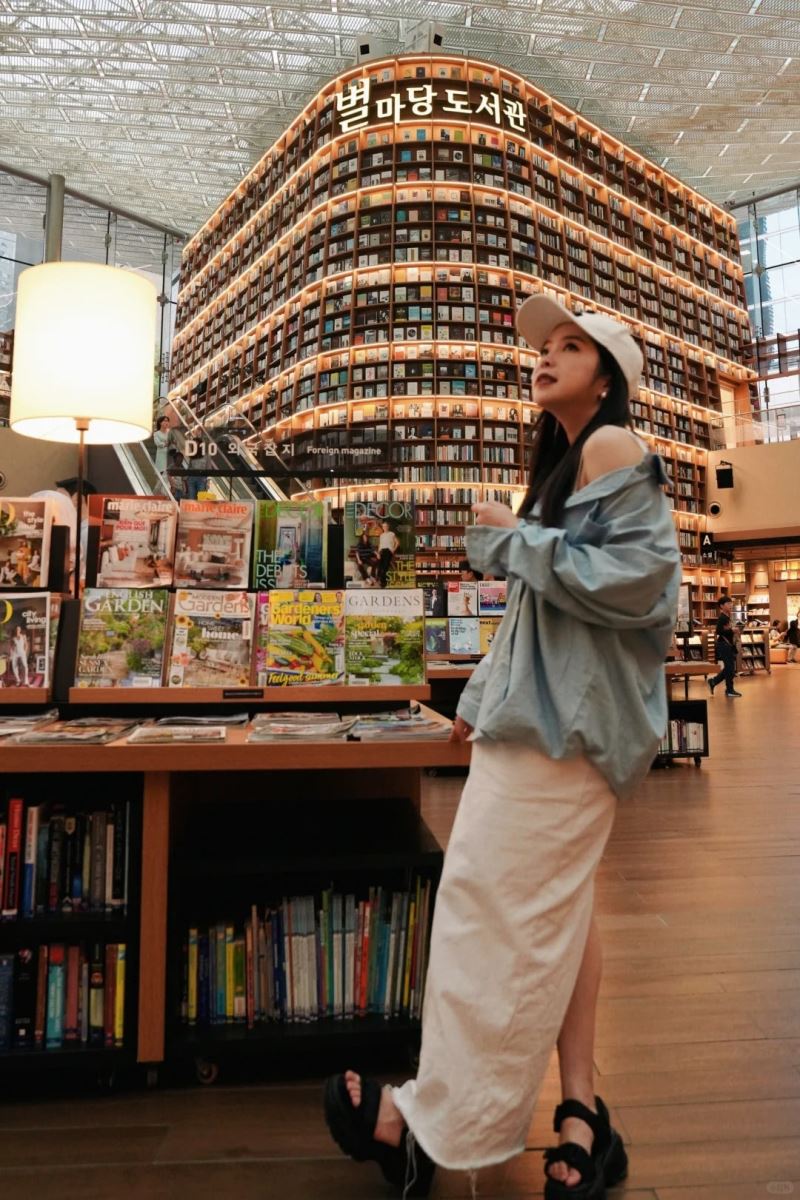 Kho tàng sách đa dạng, khổng lồ tại thư viện Starfield Coex