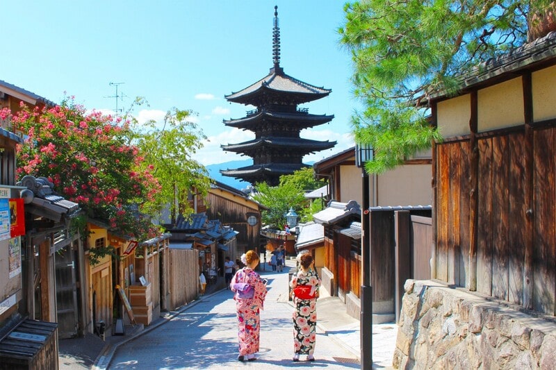 Góc check-in quen thuộc của du khách khi đến với chùa Otowasan Kiyomizu