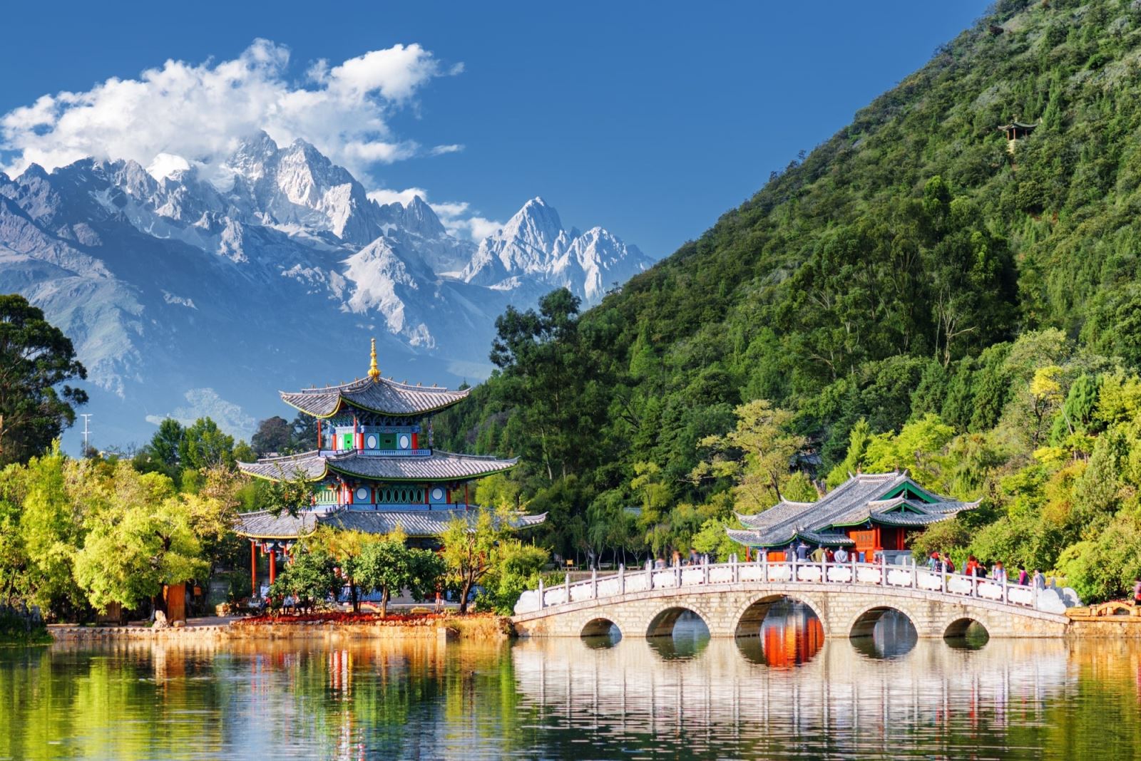 Vẻ đẹp của Lệ Giang tựa như bức tranh thủy mặc trữ tình