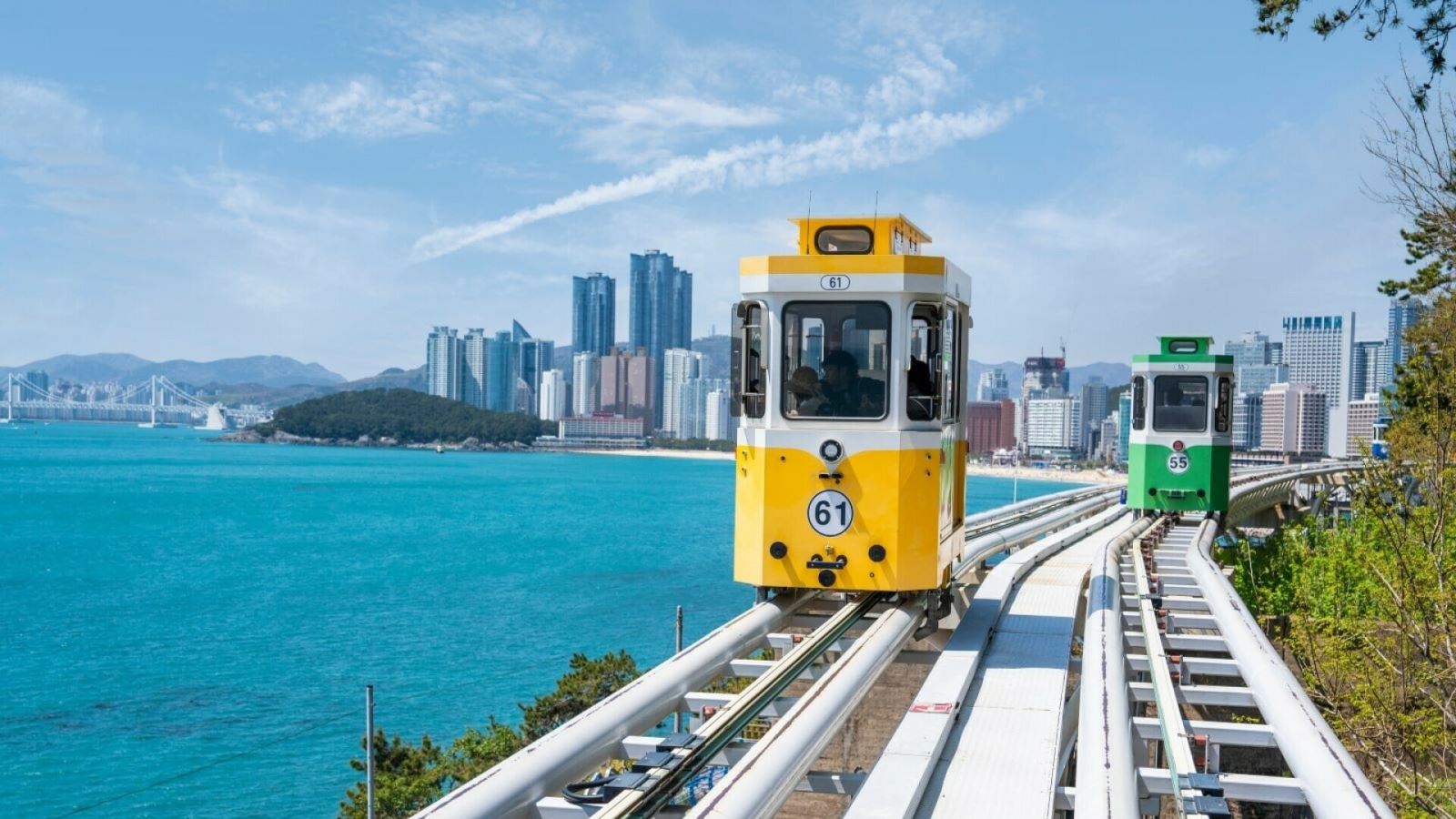 Trải nghiệm tàu điện ven biển Haeundae độc đáo