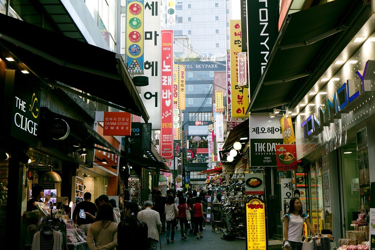 Khu phố Myeongdong - Khu chợ sầm uất nổi tiếng tại Seoul